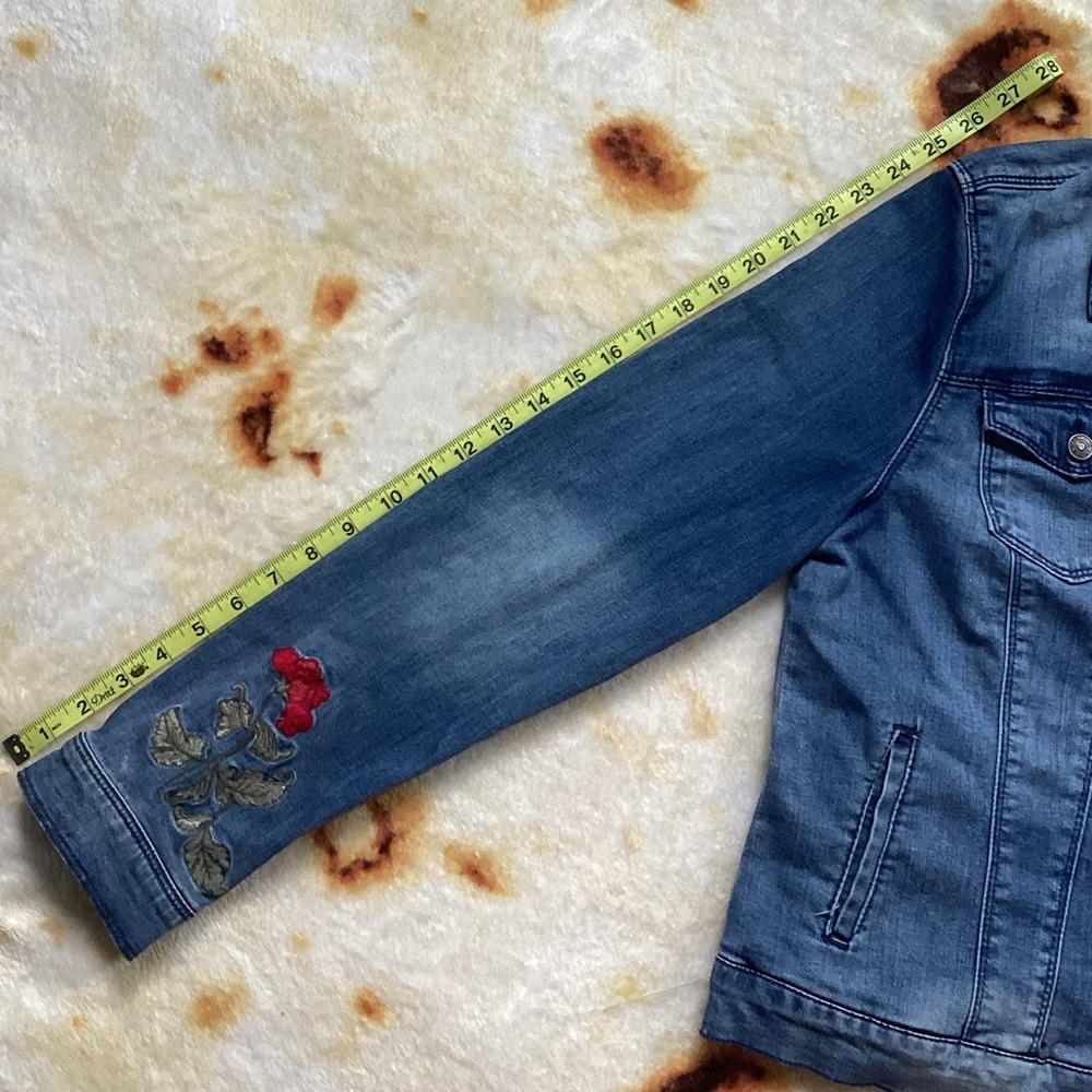 American Vintage Rose Embroidered Jean Jacket - Picture 8 of 8